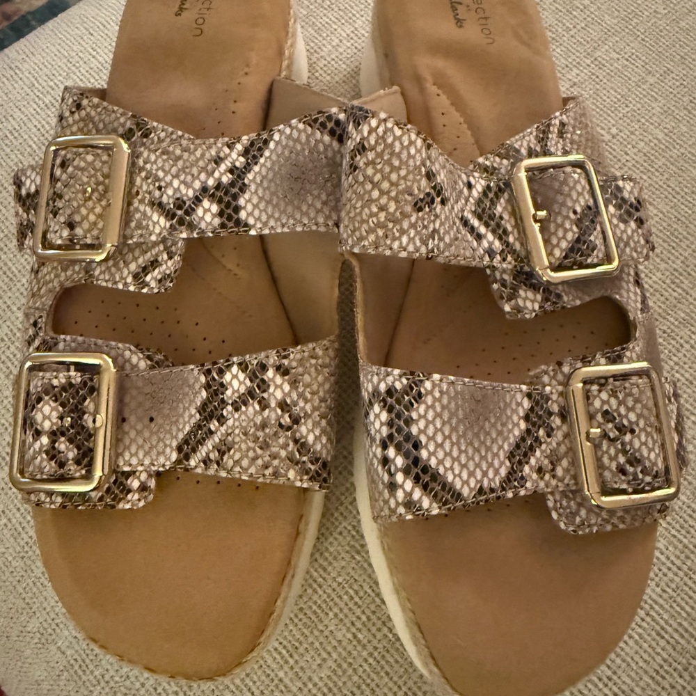 New Clark’s Snakeskin Double Buckle Sandals 9.5